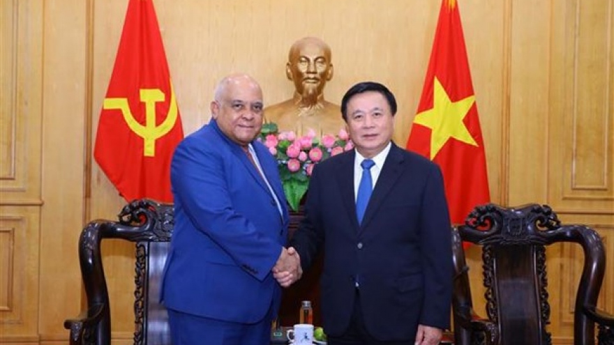 Vietnam, Cuba strengthen cooperation in cadre training